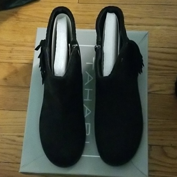Tahari Girls black ankle boots sz. 4 - Picture 1 of 15